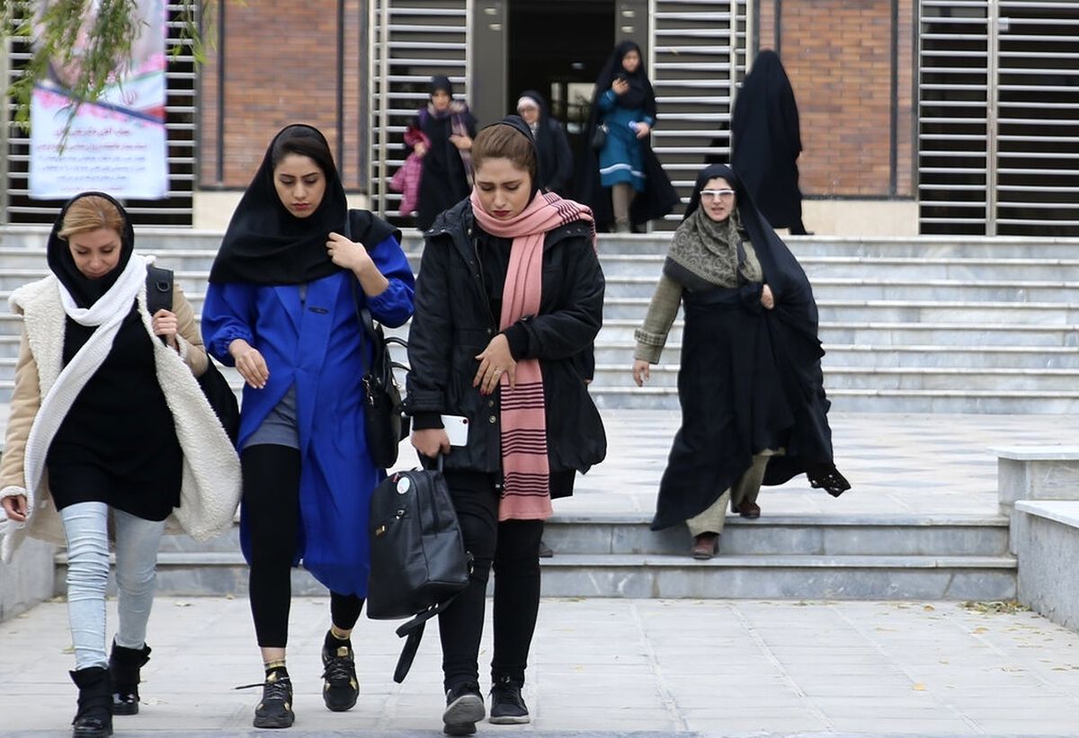 کیهان: ۸۳ درصد زن‌های ایرانی می‌گویند به حجاب اعتقاد دارند