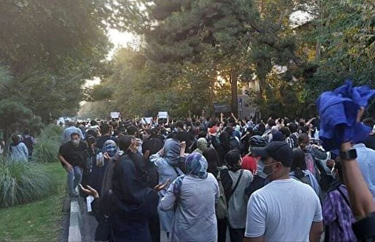 تجمع در خیابان حجاب و بلوار کشاورز