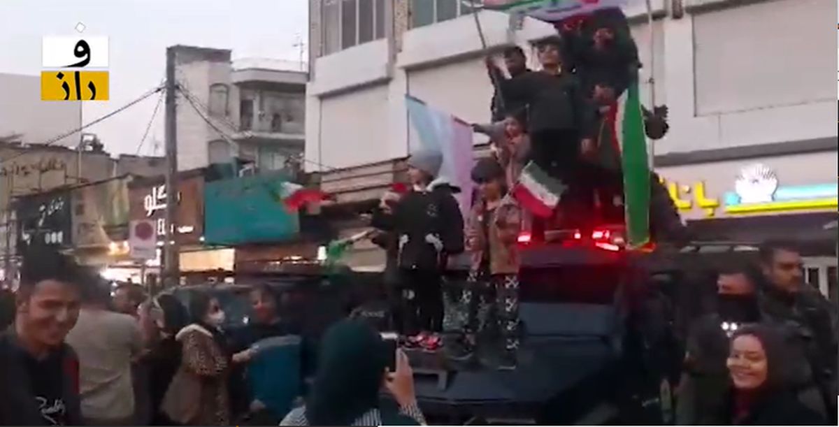پرچم ایران، پایکوبی و پلیس بدون باتوم