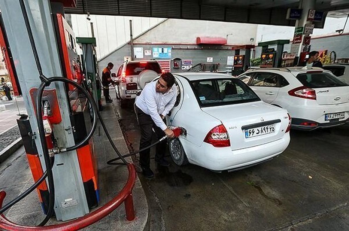 یک مدیر اسبق نفتی: کفگیر بنزین به ته دیگ خورده 