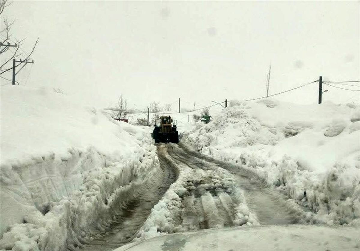وضعیت اضطراری در کوهرنگ؛ ارتفاع برف مناطق روستایی تا ۶ متر رسید